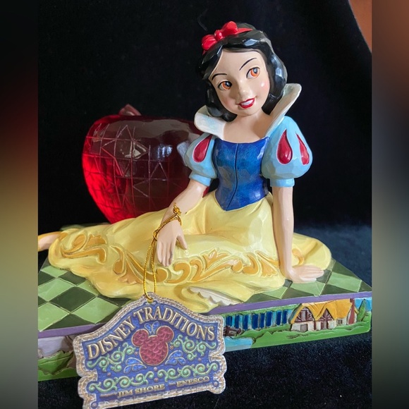 Jim Shore Showcase Disney Traditions Figure SNOW WHITE “A Tempting Offer” Apple - Picture 2 of 16